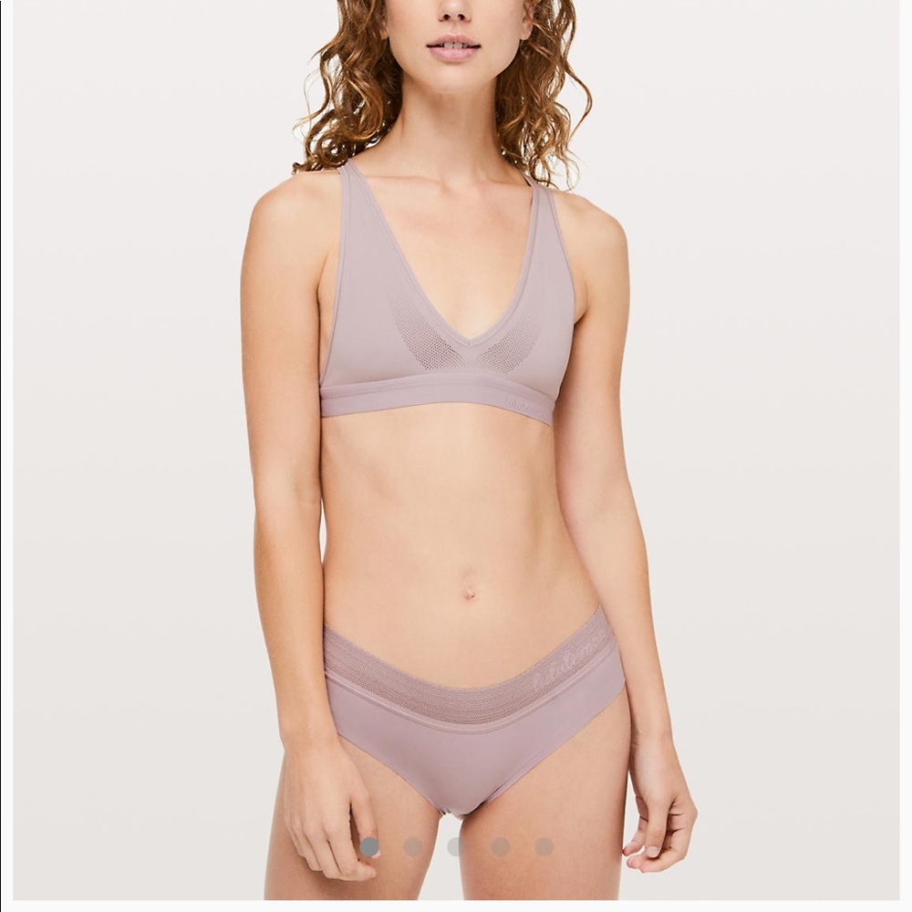 Lululemon a little bit closer bralette MEDIUM NWT